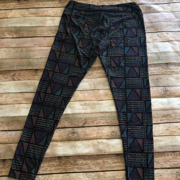 Women’s Lularoe Tall & Curvy Printed Leggings - Picture 6 of 7